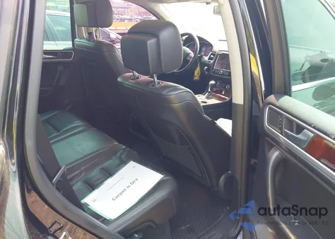 2014 Volkswagen Touareg Tdi Lux z USA, uszkodzony, nr VIN WVGEP9BP2ED005566